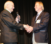 BERT HELLINGER, DIE „SYSTEMAUFSTELLUNGEN“ UND ICH – EINE AUTOBIOGRAFISCHE GESCHICHTE BERT HELLINGER, DIE „SYSTEMAUFSTELLUNGEN“ UND ICH – EINE AUTOBIOGRAFISCHE GESCHICHTE